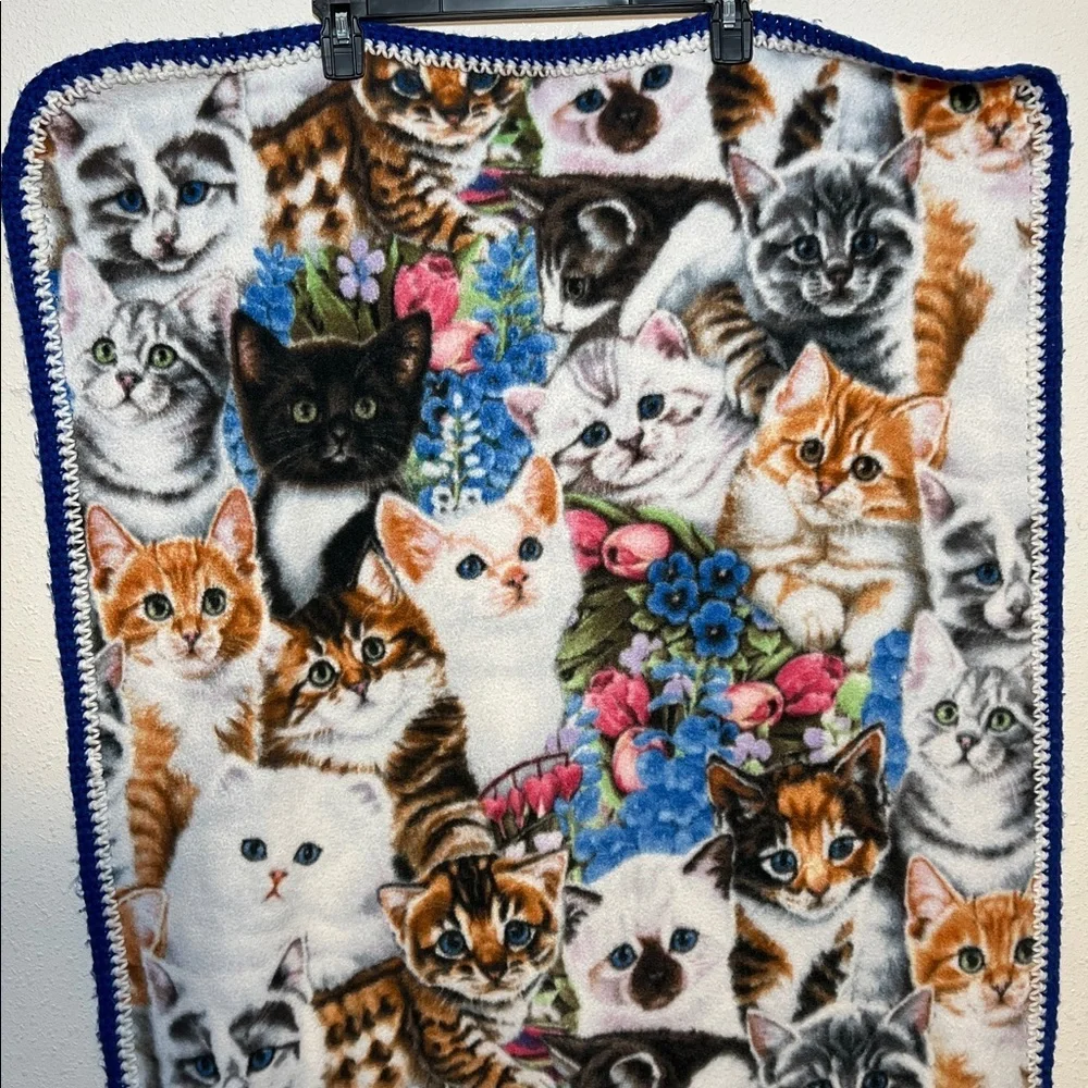 Vintage Colorful Fleeced Cat Print Blanket Approximately 30X55